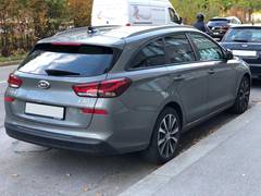 Автомобиль Hyundai i30 Wagon для аренды в Берне