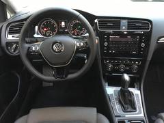 Автомобиль Volkswagen Golf 7 для аренды в Швейцарии