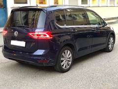 Автомобиль Volkswagen Touran для аренды в аэропорту Женева